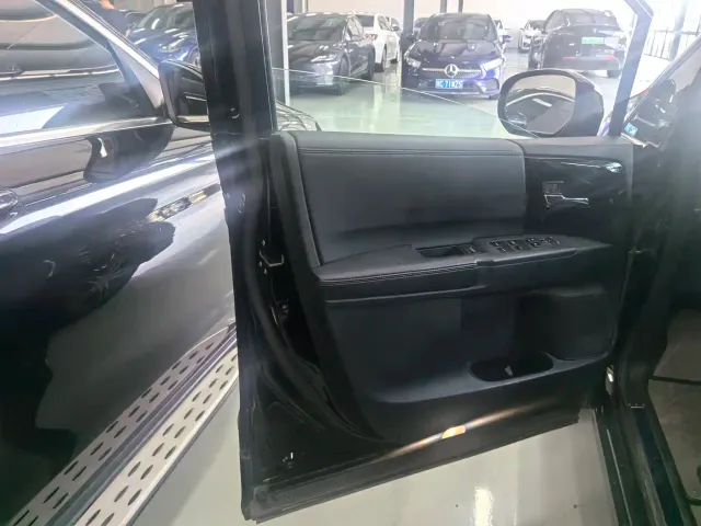 Honda Elysion — Фото автомобиля 4