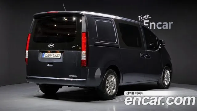 Hyundai Staria — Фото автомобиля 2