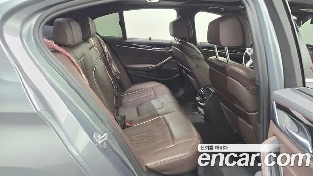 BMW 5-Series 5 серия (G30) — Фото автомобиля 18