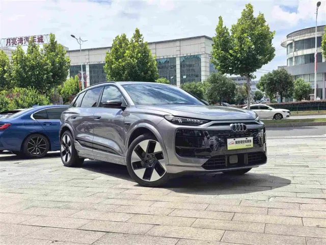 Audi Q6L e-tron — Фото автомобиля 3