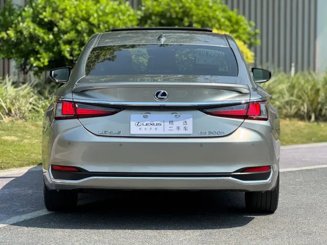 Lexus ES — Фото автомобиля 15