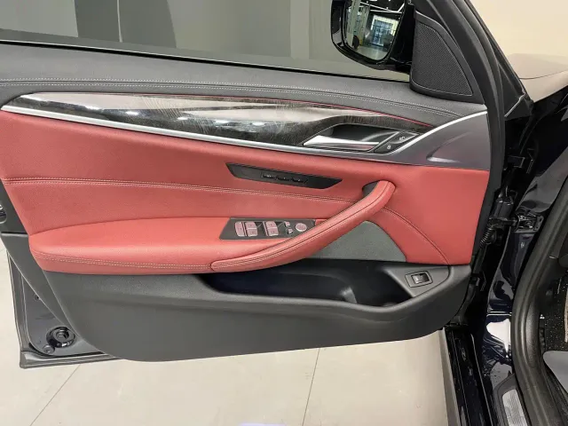 BMW 5 Series — Фото автомобиля 25
