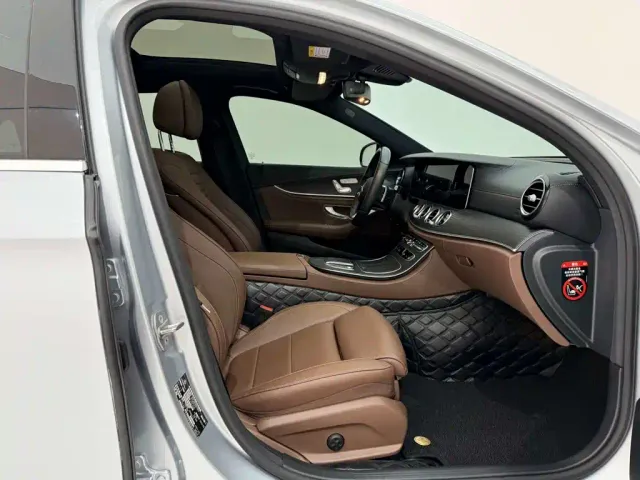 Mercedes-Benz E-Class — Фото автомобиля 18