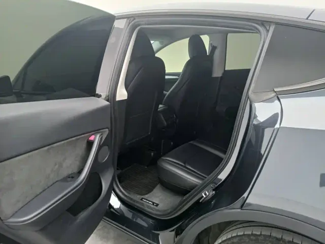 Tesla Model Y — Фото автомобиля 13