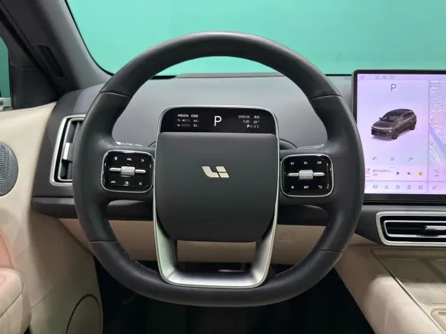 Li Auto L6 — Фото автомобиля 22