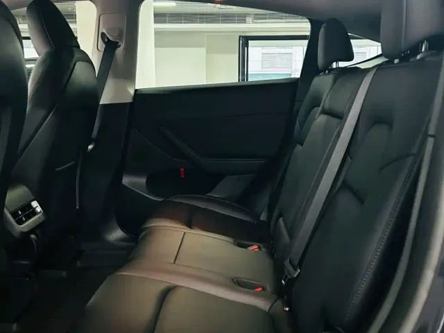 Tesla Model Y — Фото автомобиля 9