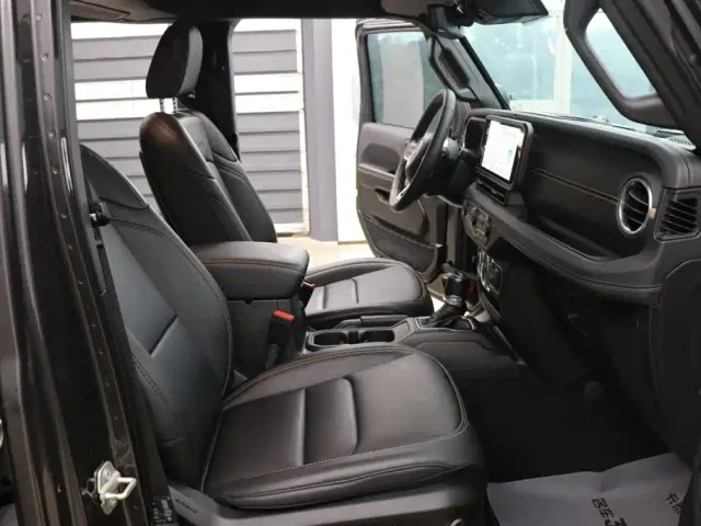 Jeep Wrangler — Фото автомобиля 22