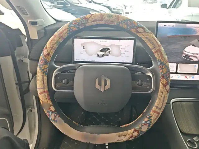 Leapmotor C11 — Фото автомобиля 10