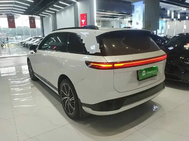 Xpeng G9 — Фото автомобиля 4
