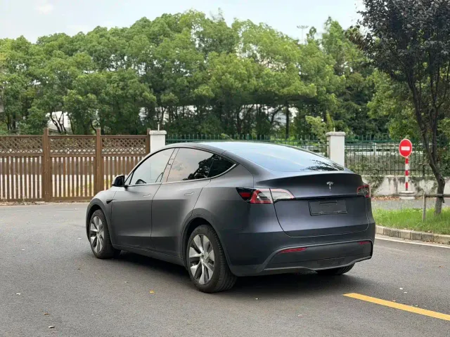 Tesla Model Y — Фото автомобиля 7
