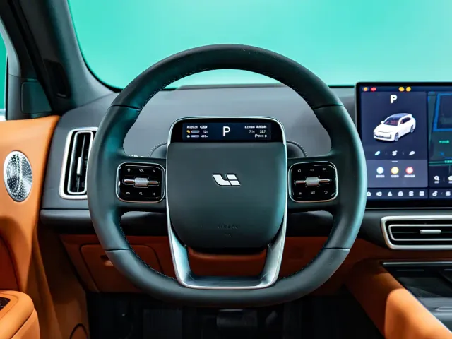 Li Auto L7 — Фото автомобиля 9