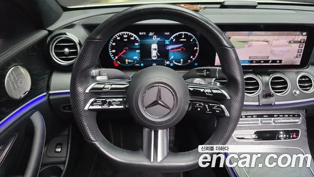 Mercedes-Benz E-Class — Фото автомобиля 12