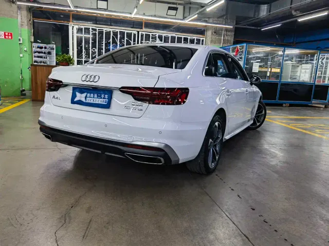 Audi A4L — Фото автомобиля 6