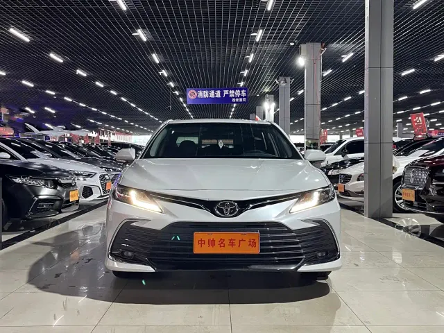 Toyota Camry — Фото автомобиля 2