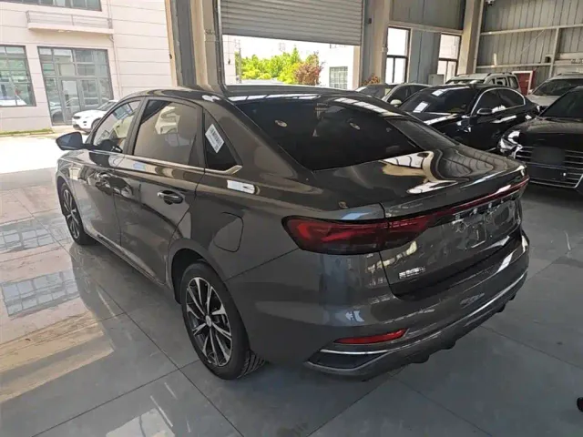 Geely Emgrand — Фото автомобиля 4