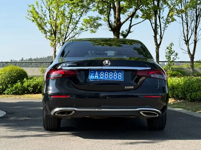 Mercedes-Benz E-Class — Фото автомобиля 9