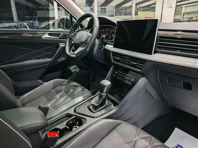 Volkswagen Tiguan L — Фото автомобиля 12