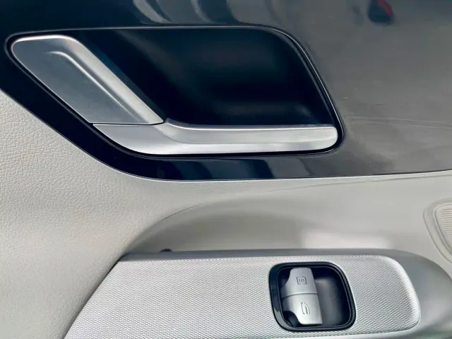 Mercedes-Benz EQE SUV — Фото автомобиля 17