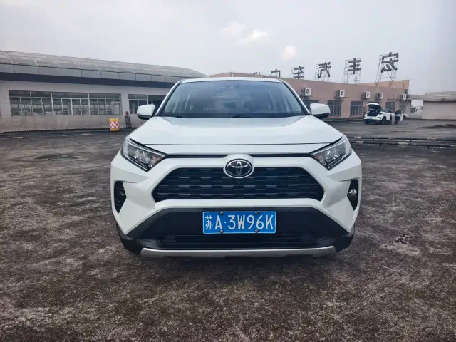 Toyota RAV4 — Фото автомобиля 2