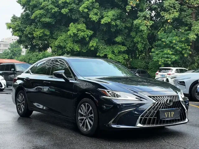 Lexus ES — Фото автомобиля 3