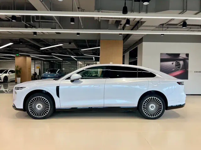 Voyah Auto VOYAH Zhuiguang L 2025 Mid-configuration Model — Фото автомобиля 3