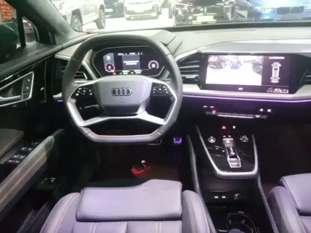 Audi Q4 e-tron — Фото автомобиля 10