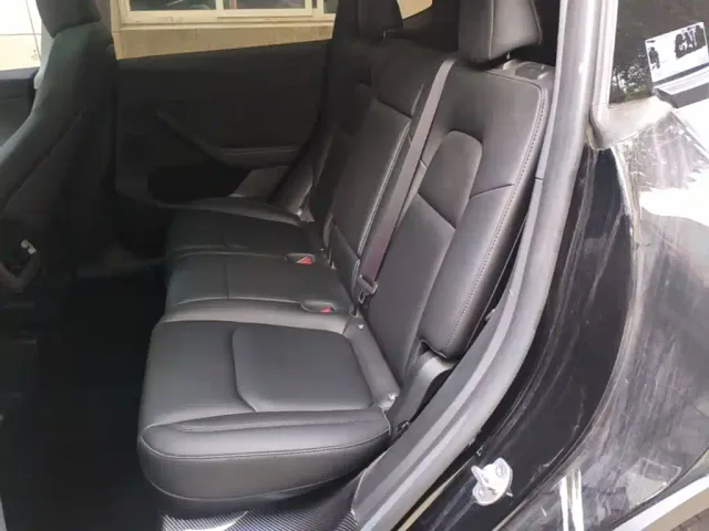 Tesla Model Y — Фото автомобиля 16