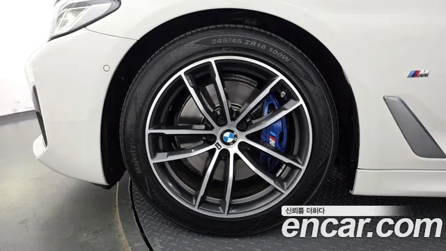BMW 5 Series G30 — Фото автомобиля 5