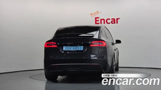 Tesla Model X — Фото автомобиля 4
