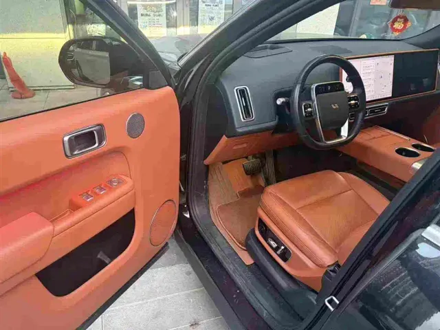 Li Auto L8 — Фото автомобиля 5