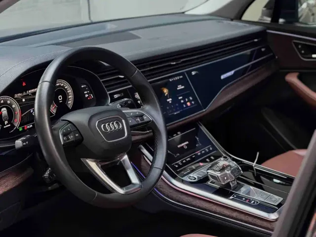 Audi Q7 — Фото автомобиля 7