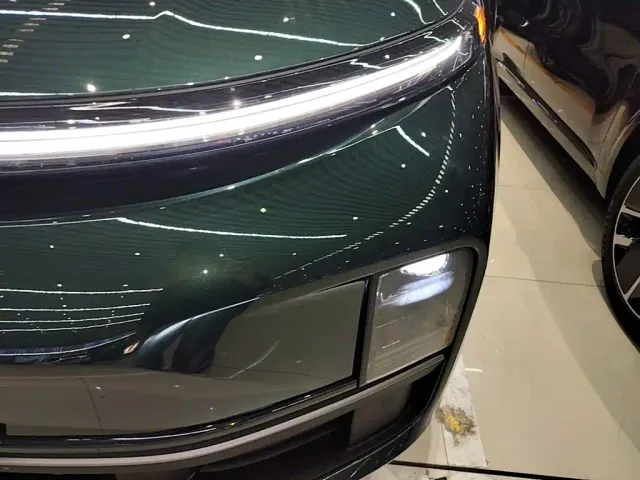 Li Auto L9 — Фото автомобиля 23