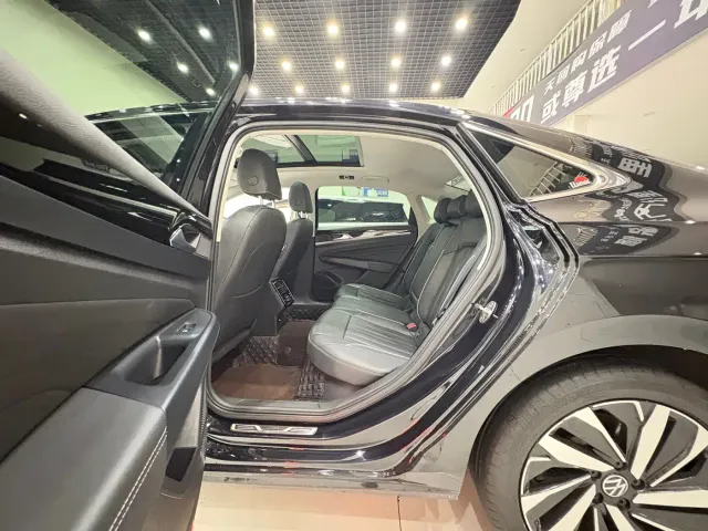Volkswagen Passat — Фото автомобиля 14