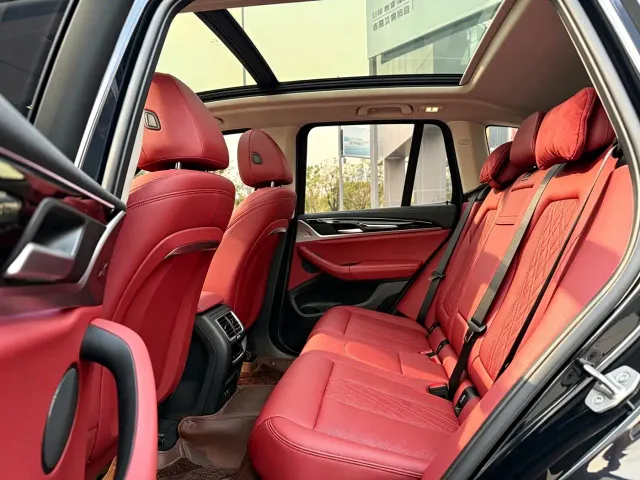 BMW iX3 — Фото автомобиля 13