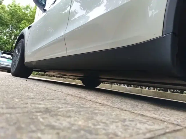 Tesla Model Y L — Фото автомобиля 20