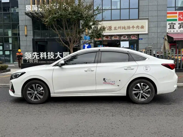 Changan Eado — Фото автомобиля 3