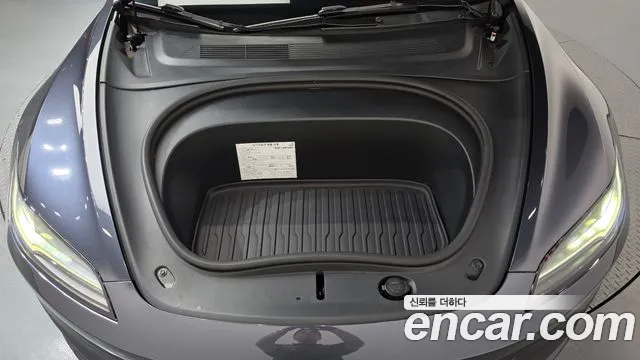 Tesla Model 3 — Фото автомобиля 6