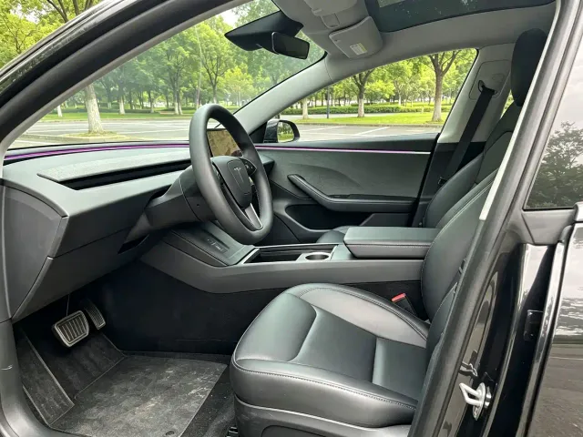 Tesla Model 3 — Фото автомобиля 7