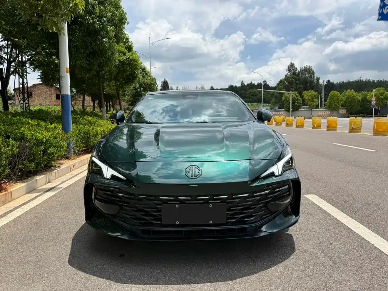 MG MG7 2023 2.0T Automatic Hunting Beauty Premium Edition — Фото автомобиля 2