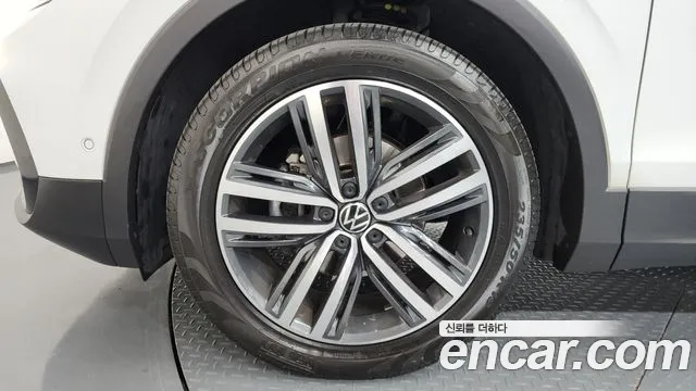 Volkswagen Tiguan Tiguan 2 поколение 2.0 TDI Prestige — Фото автомобиля 5