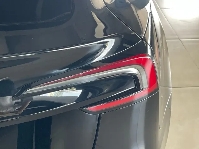 Tesla Model 3 — Фото автомобиля 11