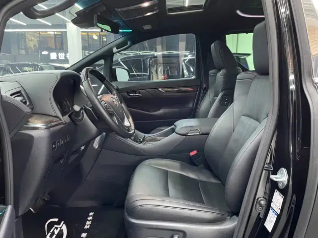 Toyota Vellfire — Фото автомобиля 8