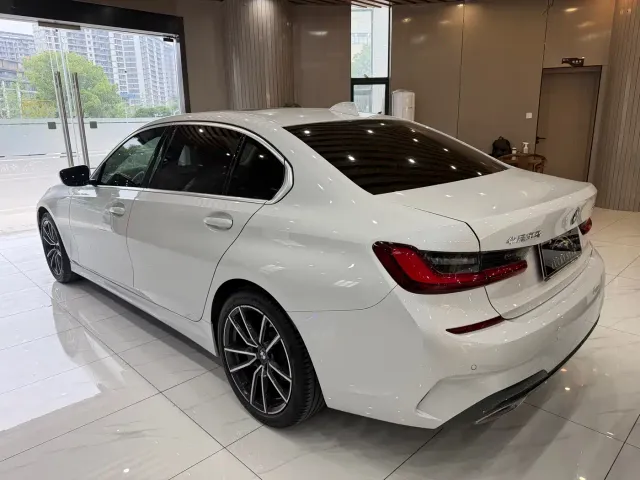 BMW 3 Series — Фото автомобиля 5
