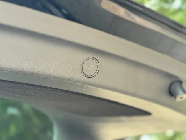 Tesla Model Y — Фото автомобиля 19