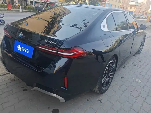 BMW 5 Series — Фото автомобиля 3