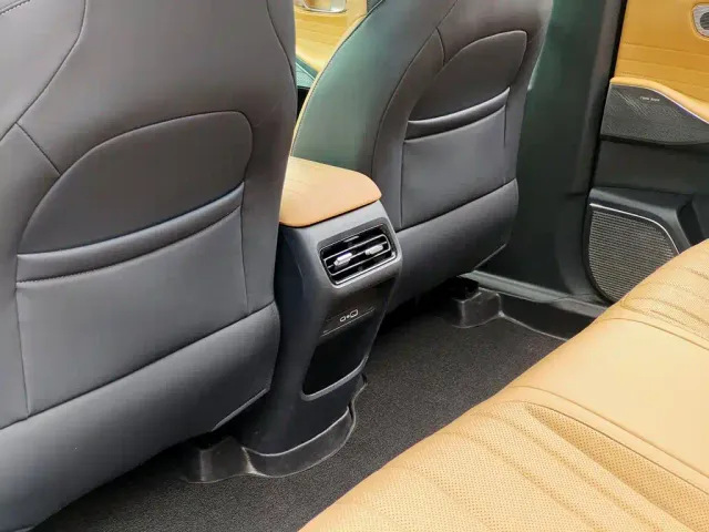 Geely Galaxy Starship 7 EM-i — Фото автомобиля 9