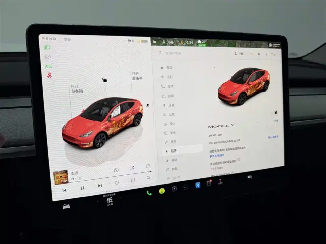 Tesla Model Y — Фото автомобиля 11
