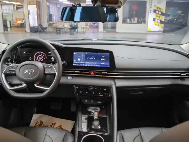 Hyundai Elantra — Фото автомобиля 4