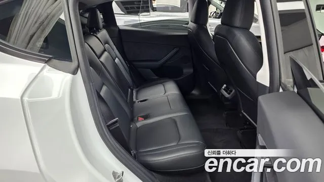 Tesla Model Y — Фото автомобиля 18