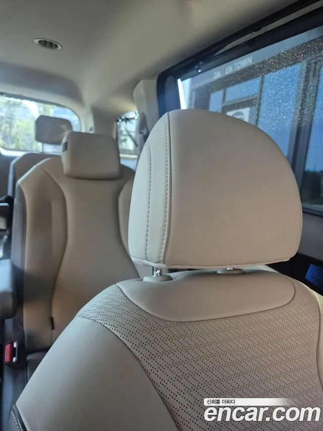 Kia Carnival Generation 4 — Фото автомобиля 10